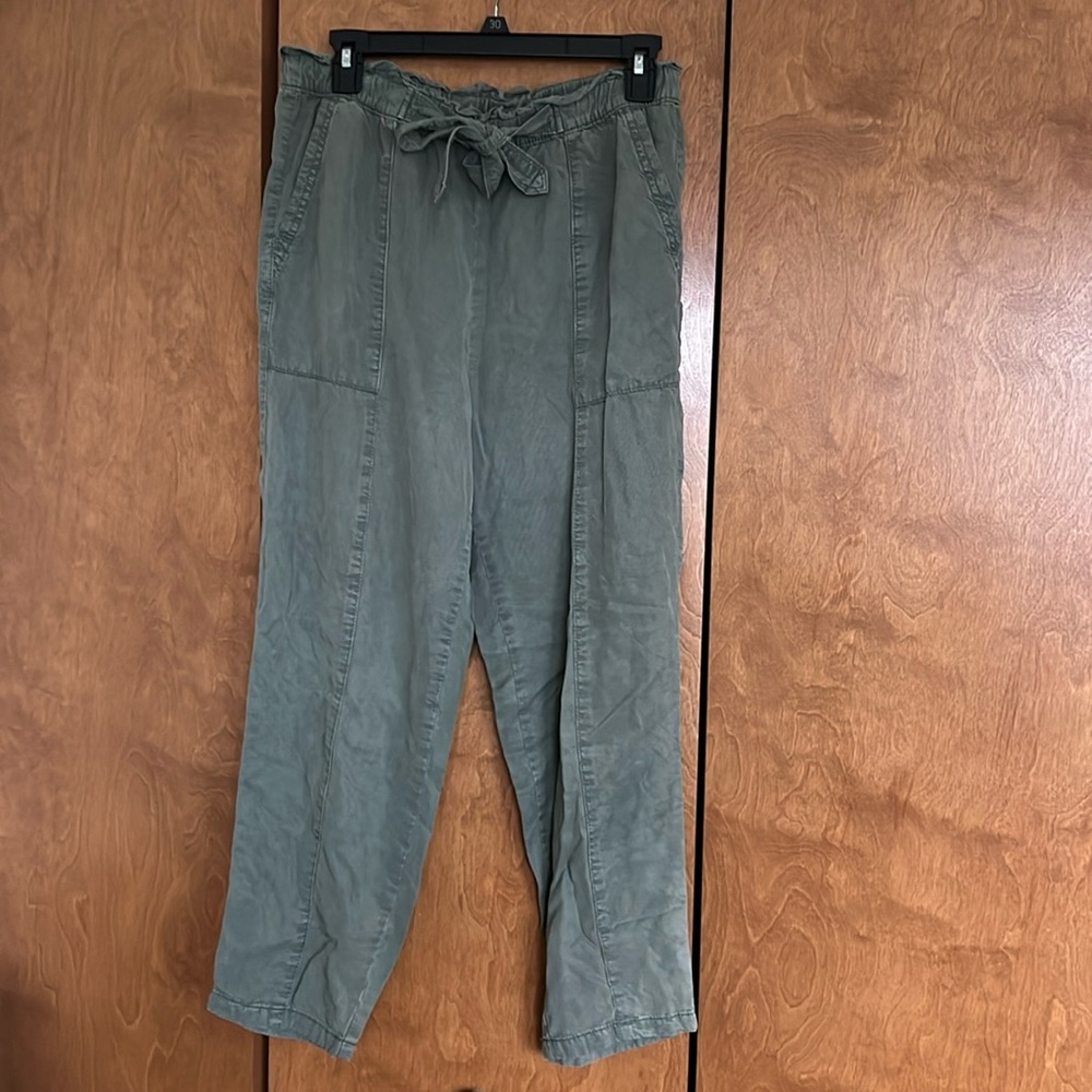 Aerie green cropped pants